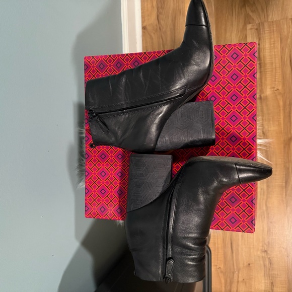 TORY BURCH Grove 100MM
Bootie Black Leather - Picture 6 of 7